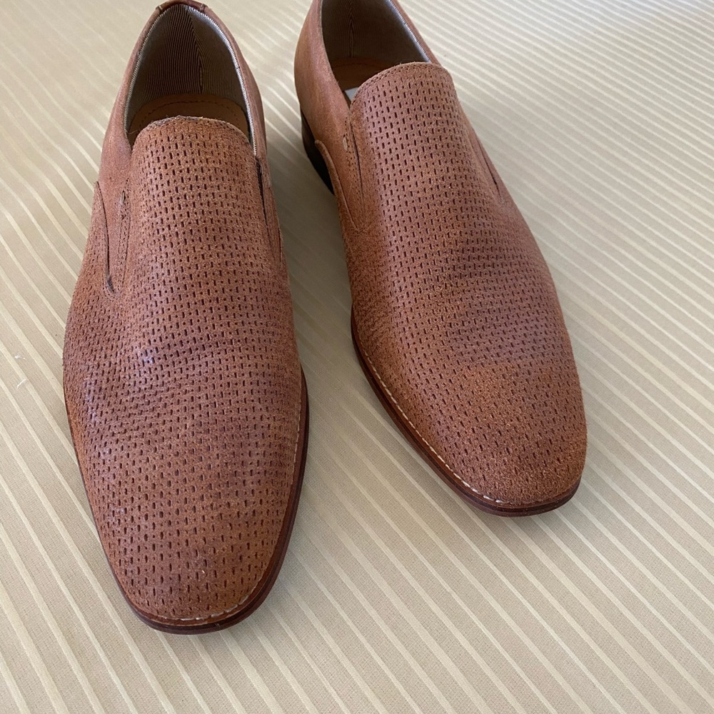 New STEVE MADDEN men shoes leather and rubber sole. Light brown. Size 8.5.
